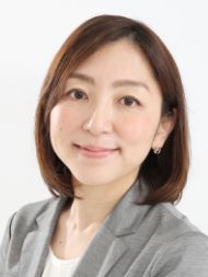 女性行政書士の顔写真
